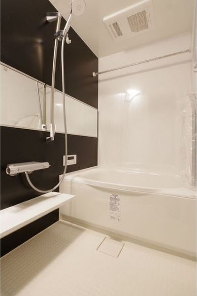 浴室乾燥機能付きのバスルーム