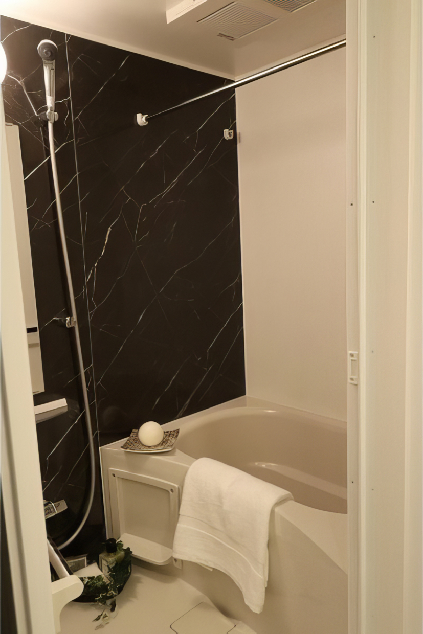 浴室乾燥機能付きのバスルーム