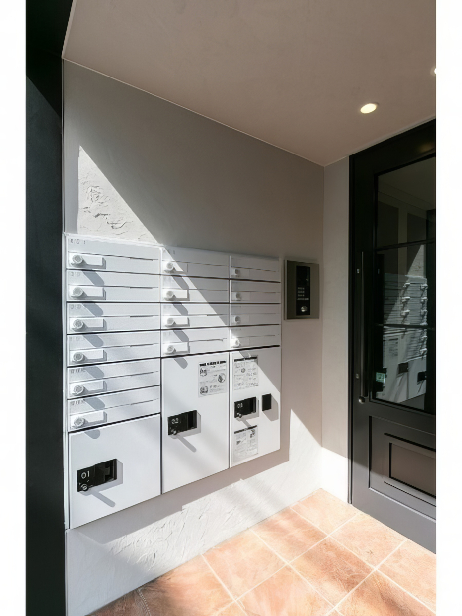 サイズの大小のある宅配ボックス付き