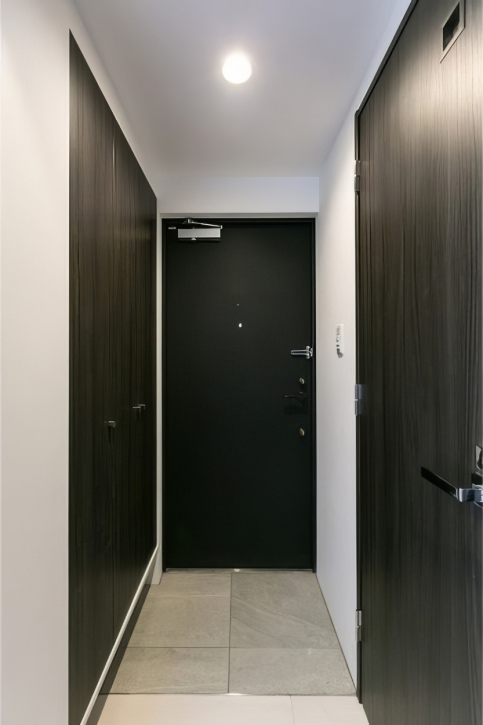 玄関には大きなシューズボックスがあります