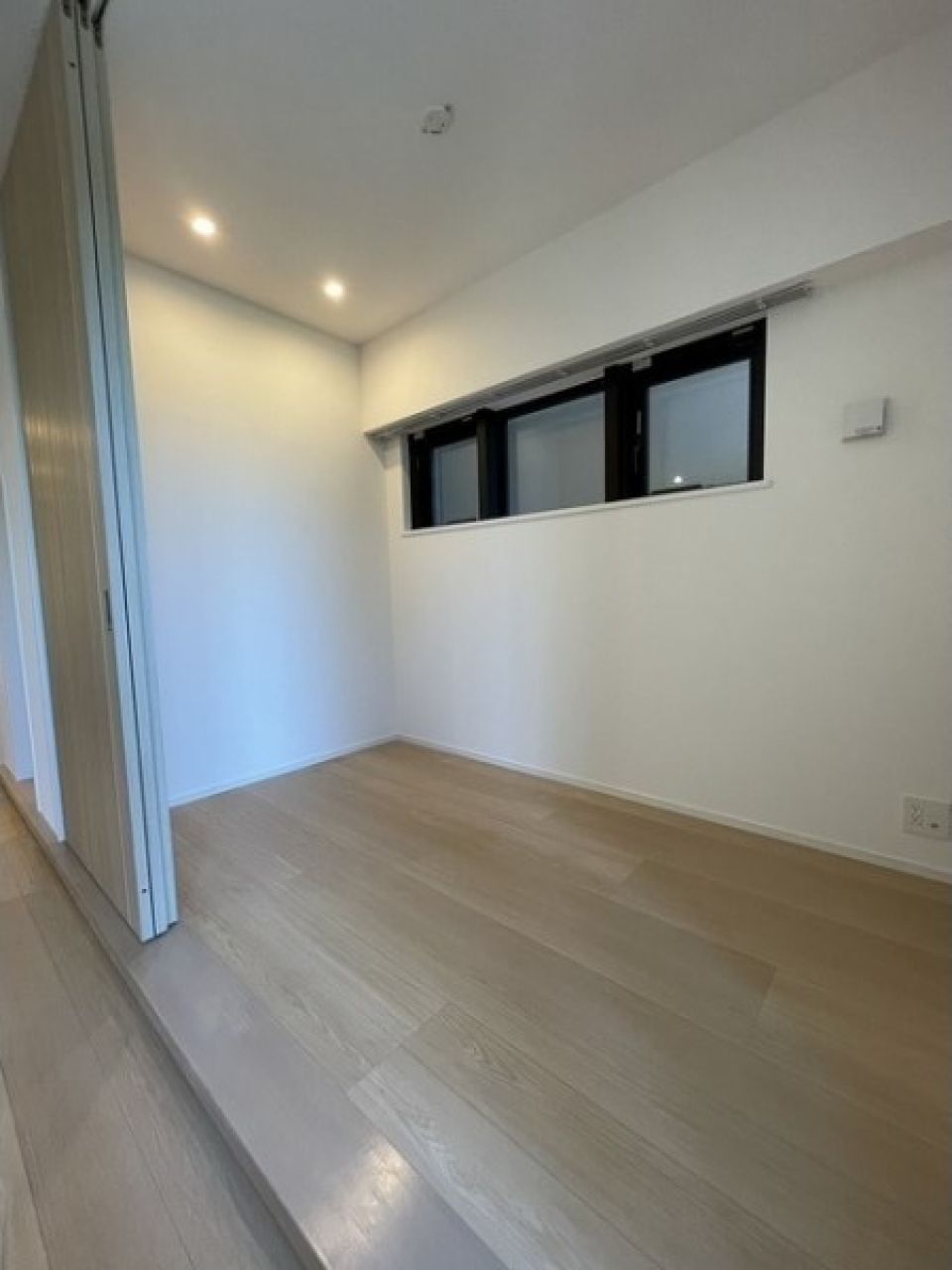 ベッドルームは3.6帖、基本は引き戸を開けたままが楽かと思います