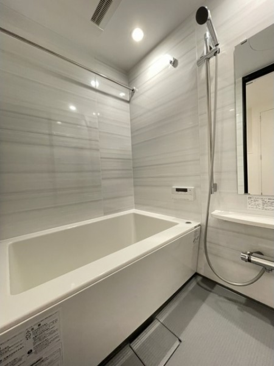 浴室乾燥機能付きのバスルーム