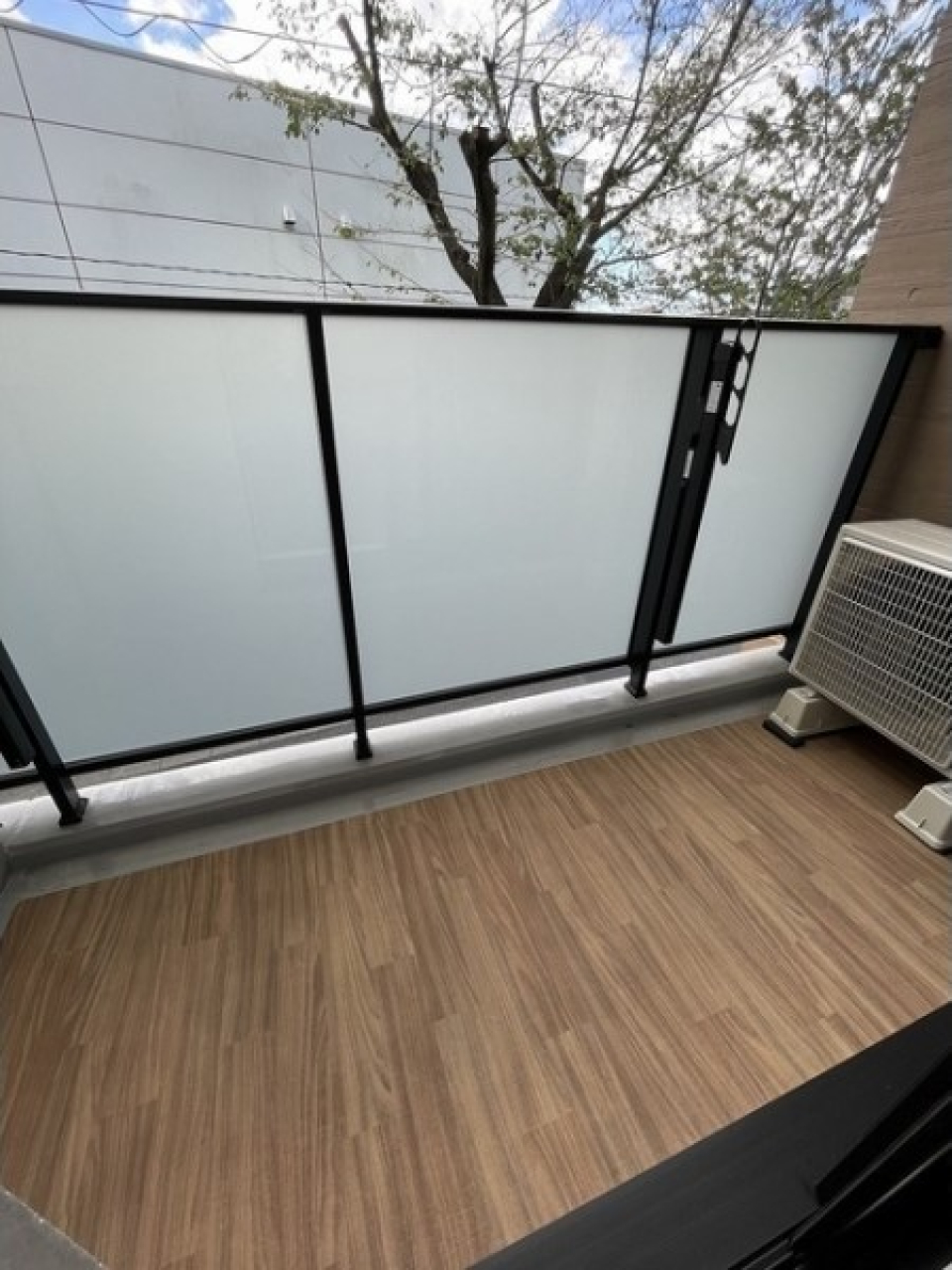 地味にバルコニーの床が木目なところにグッときませんか？