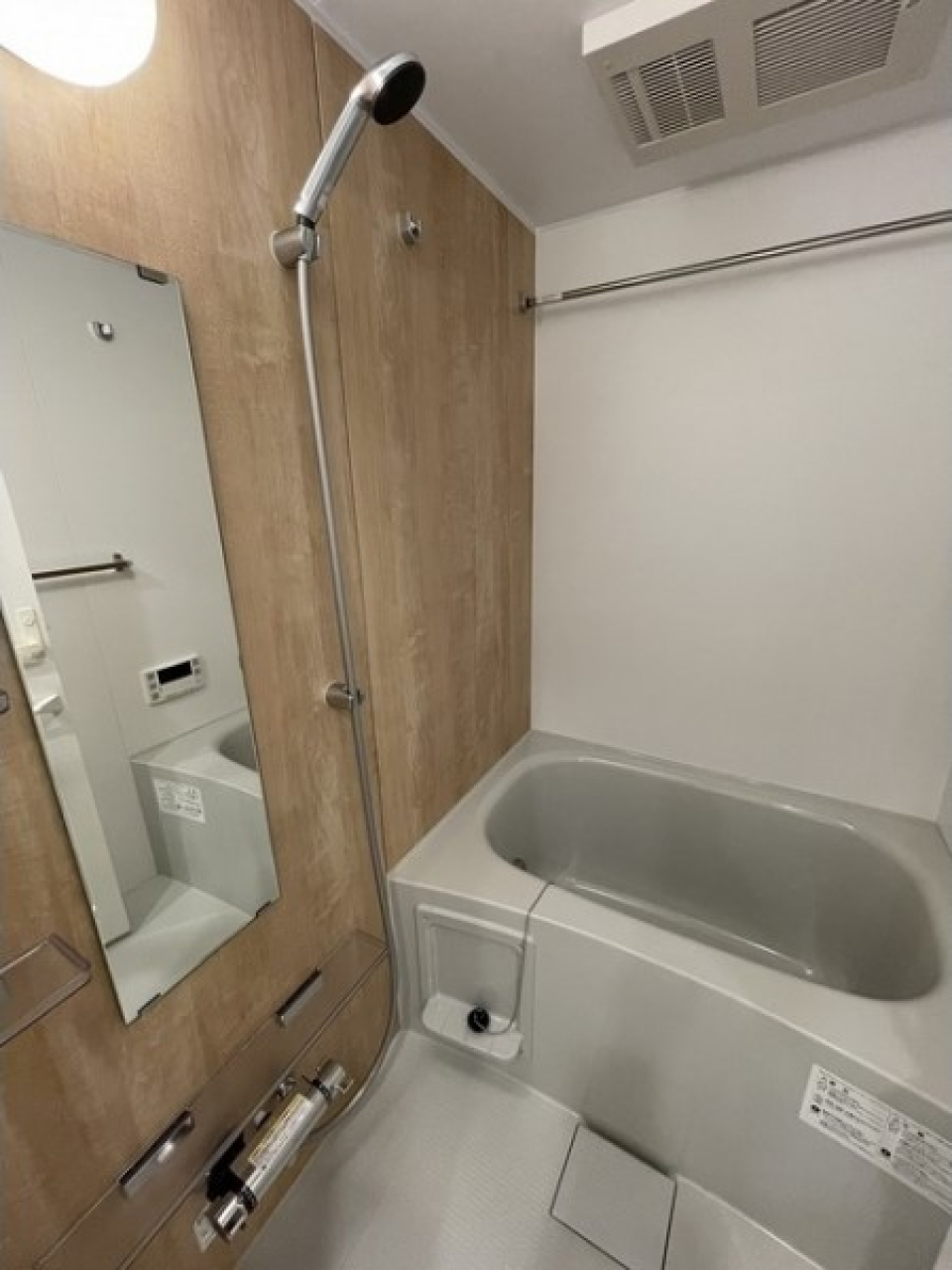 浴室乾燥機能付きのバスルーム