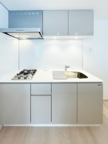 空間に馴染むニュアンスカラーのキッチン