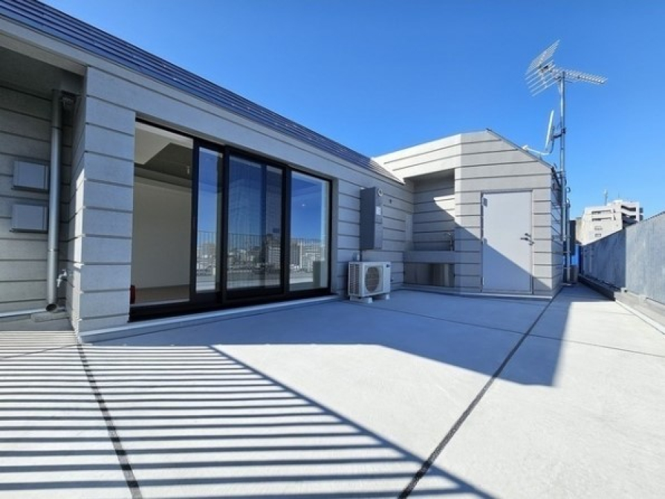 お部屋と同じくらい広いスカイバルコニー！