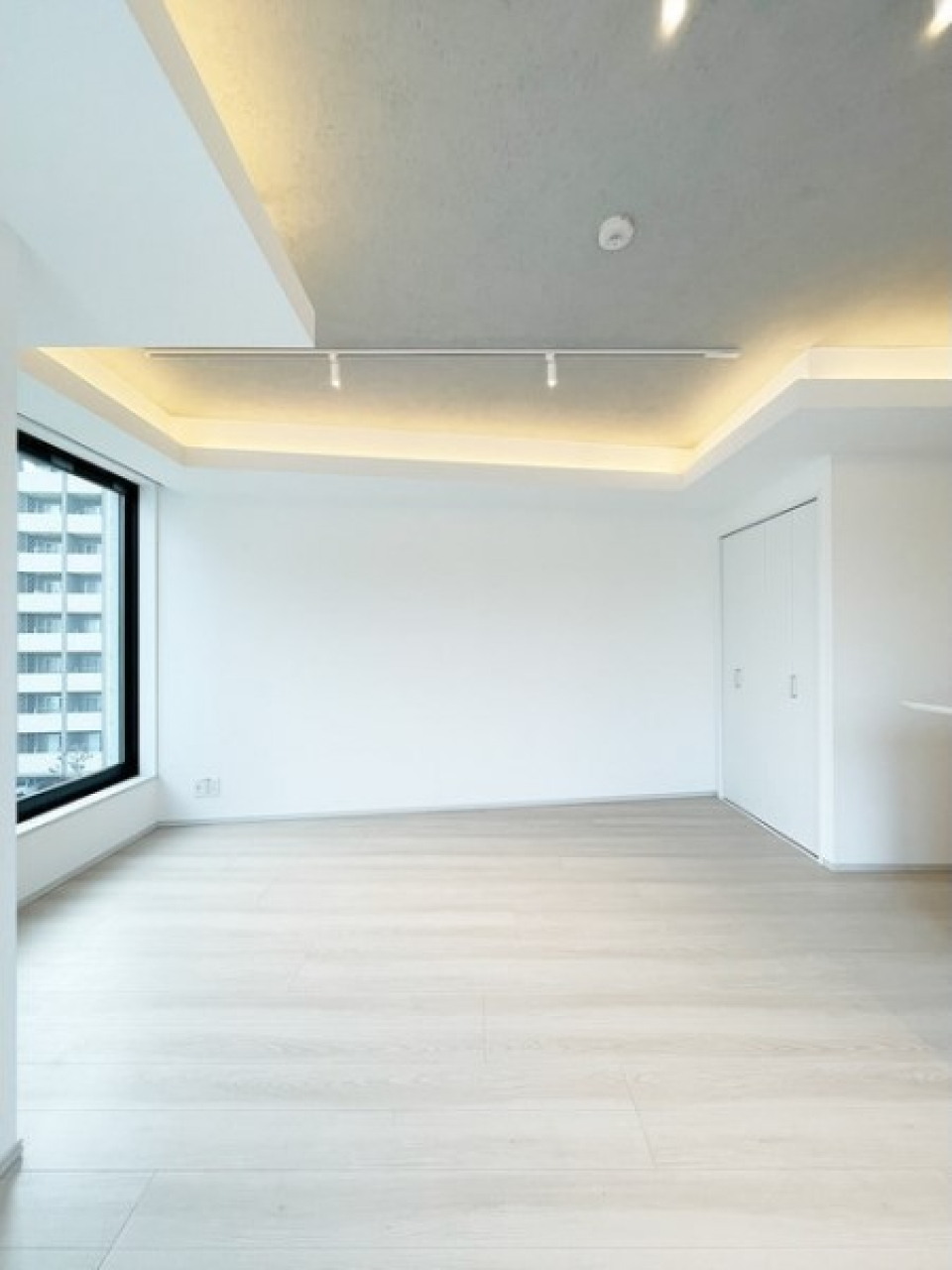 お部屋をぐるりと囲う間接照明の光が綺麗…