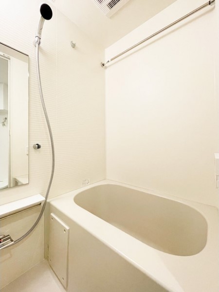 浴室乾燥機能付きのバスルーム