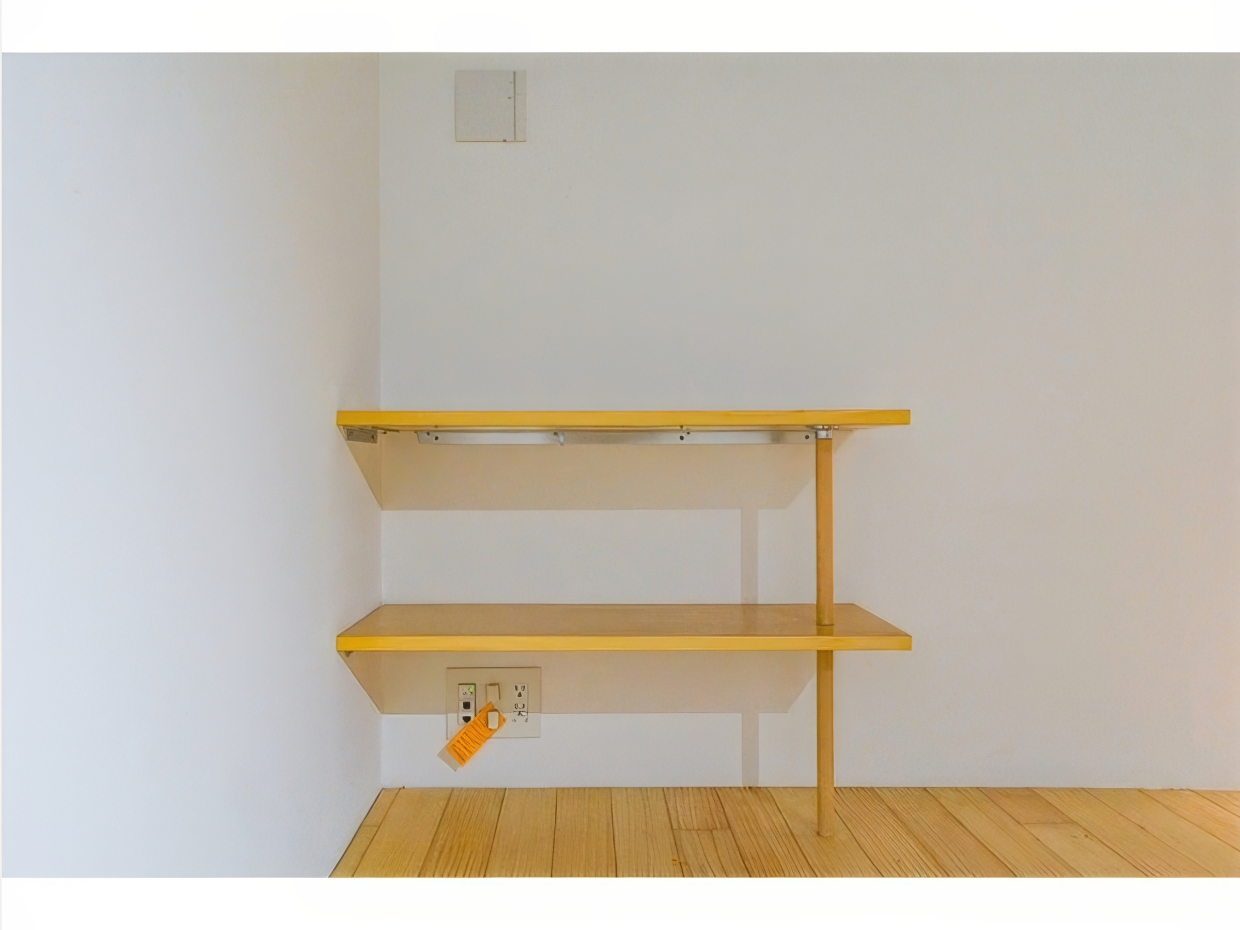 靴や傘もアート作品のように収納できそう。