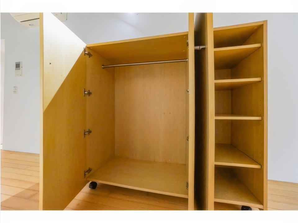 生活感の出るものは扉付きの収納へ。