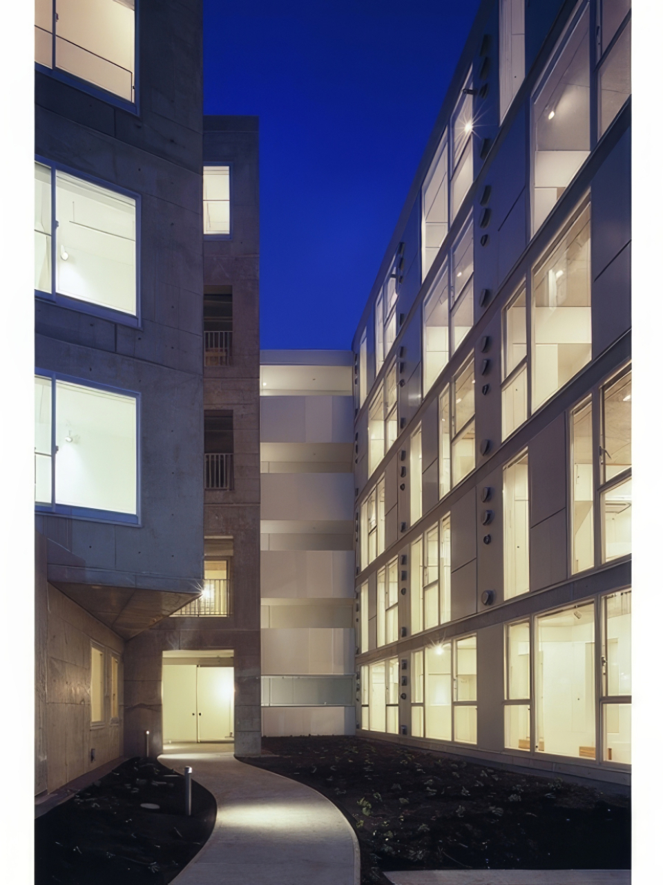 夜はまた違った表情を見せるようです。