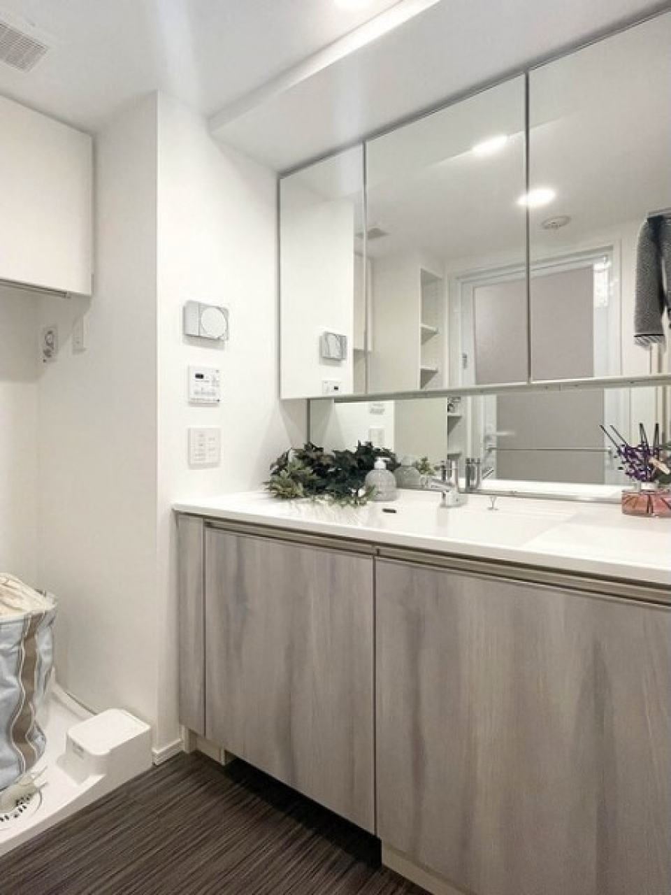 ワイドサイズで並んで使える洗面化粧台