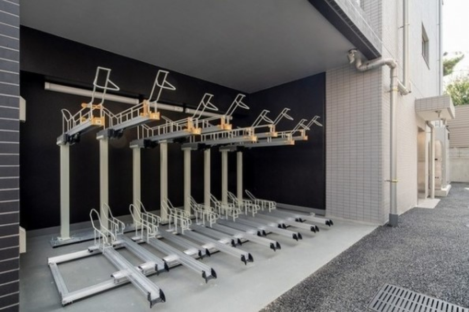 自転車置き場と別にバイク置場(有料)もあります