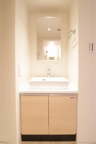 洗面化粧台は温かい雰囲気