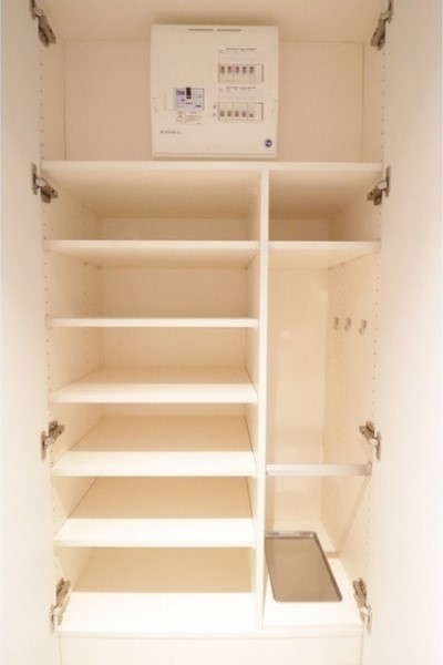 シューズクローゼットは高さ調節ができます