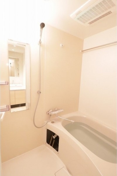 浴室乾燥機能付きのバスルーム