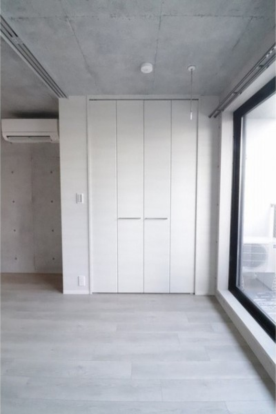 縦長なLDKと洋室は引き戸を開放すると12.3帖の広めワンルームに変化