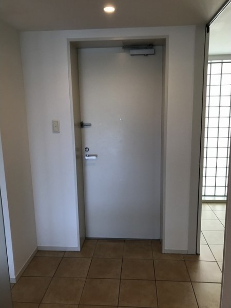 玄関と洋室のタイル土間が繋がっています