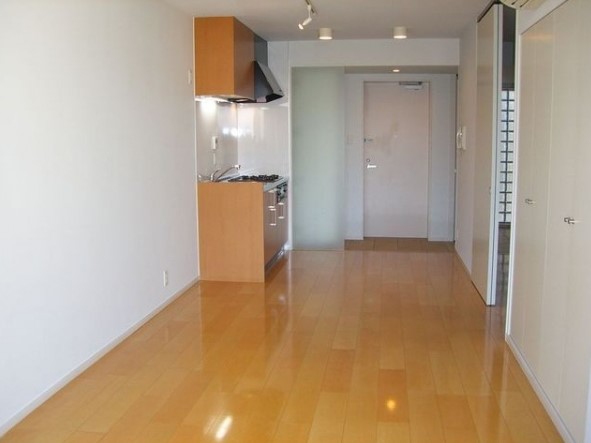 オレンジっぽいカラーリングがなんとなくミッドセンチュリー系の家具と合いそう