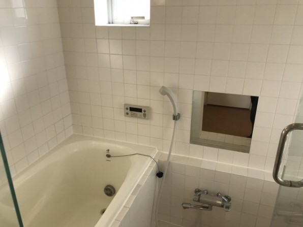 浴室はタイル張り！海外っぽくて気分あがります！