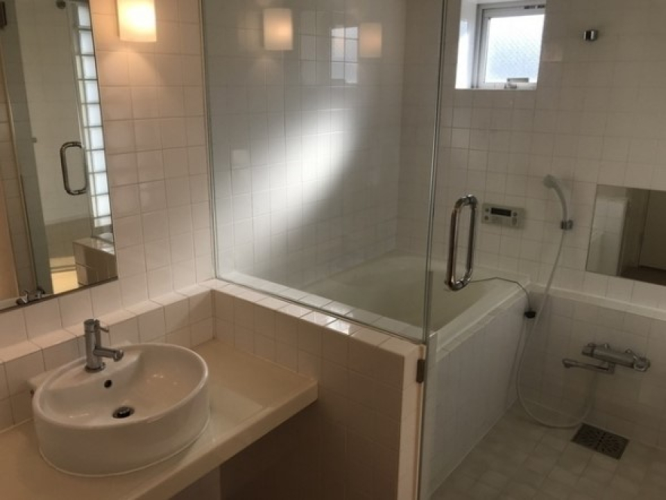 お！スケスケお風呂ですね！