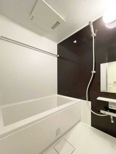 浴室乾燥機能付きのバスルーム