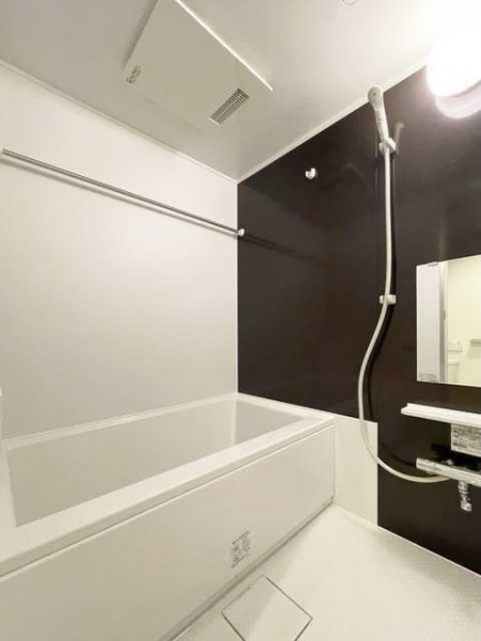 浴室乾燥機能付きのバスルーム