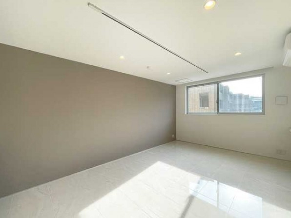 艶のある床でオトナっぽい空間