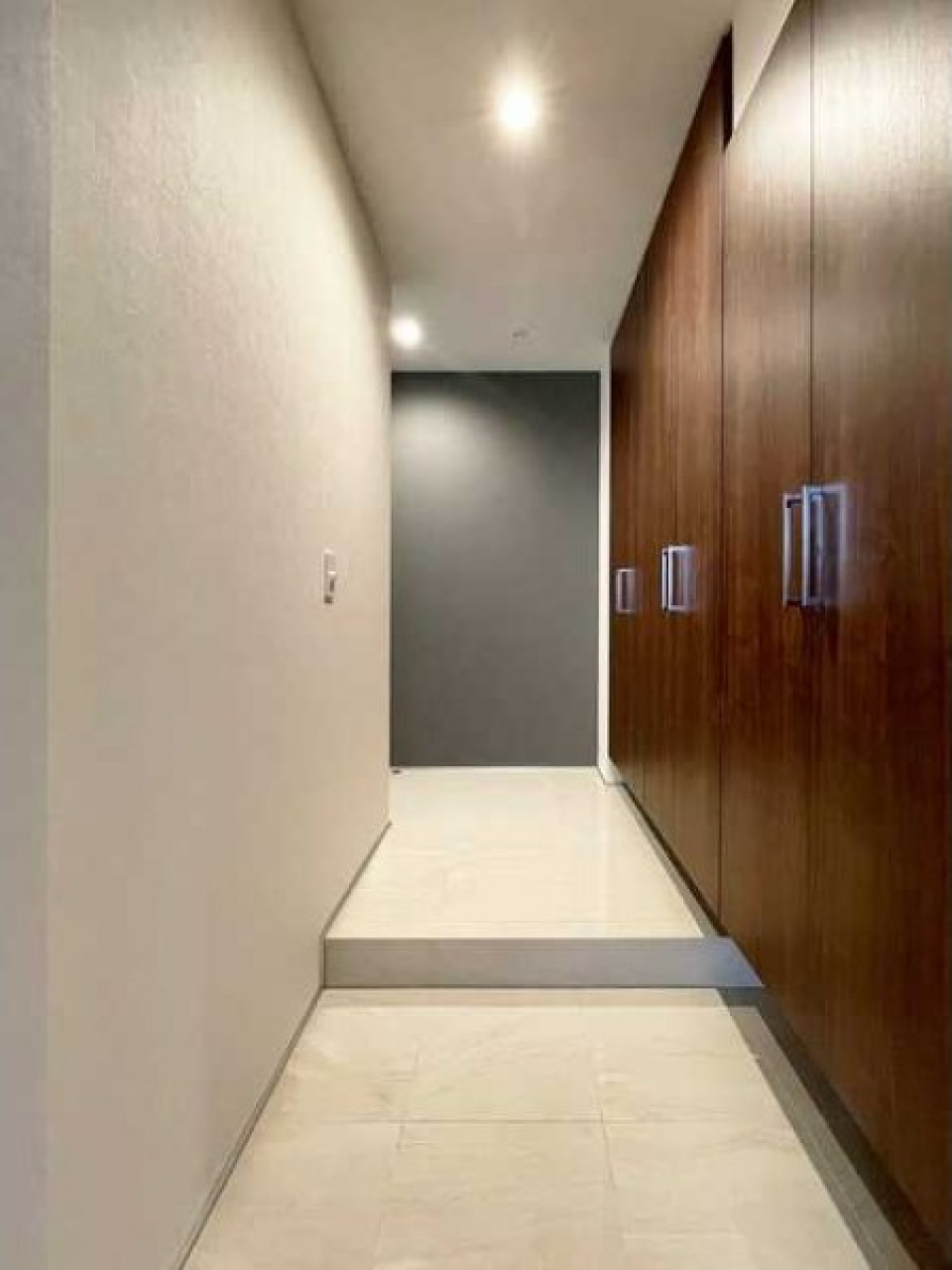 玄関には大容量の収納が