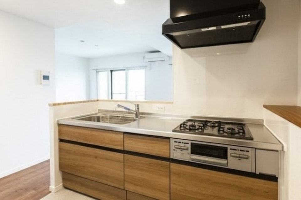 南向きの明るいく広い17.8帖のLDKです