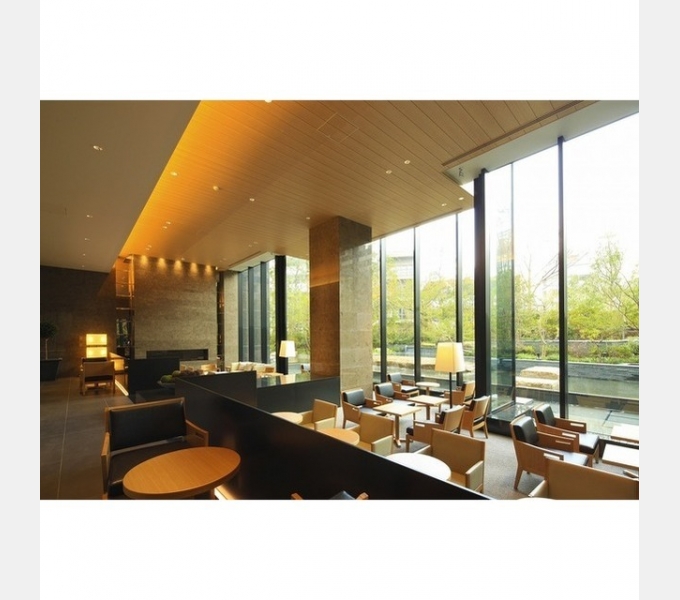 フォレストラウンジ