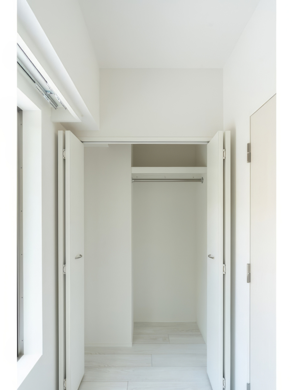 収納の中まで真っ白。