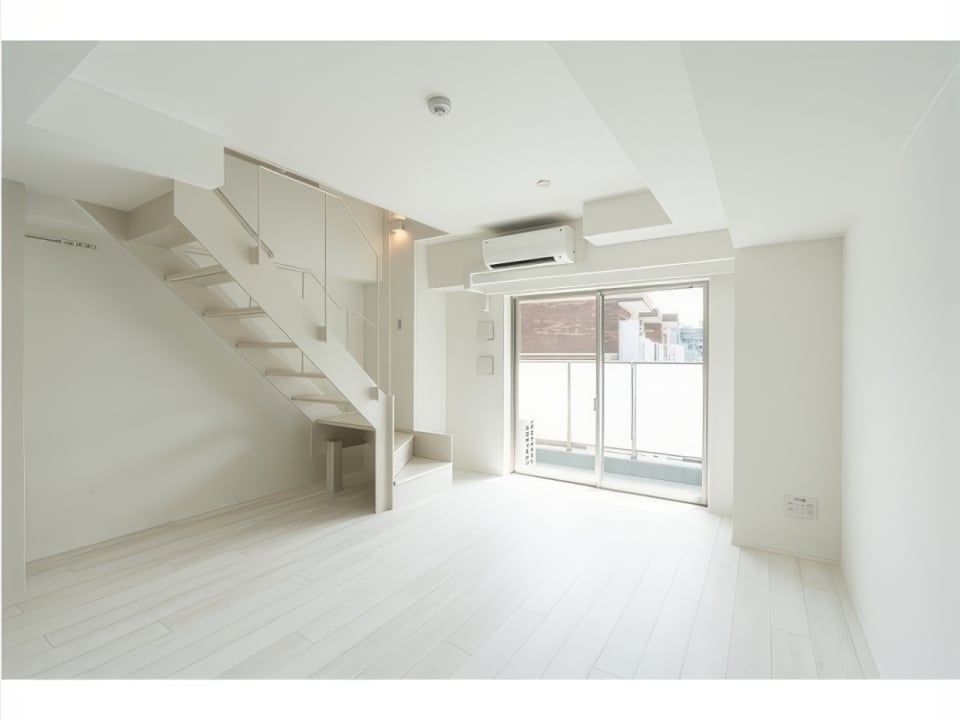 真っ白な階段、影まで美しい…！