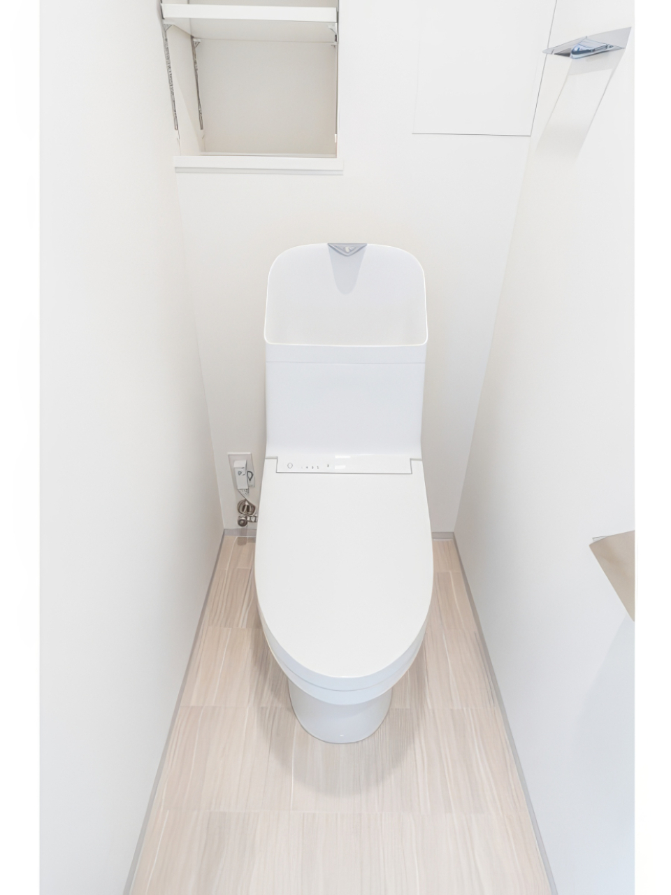 トイレも白基調で清潔感があります。