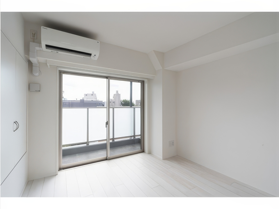 洋室はこんな感じ。明るく過ごせそうです。