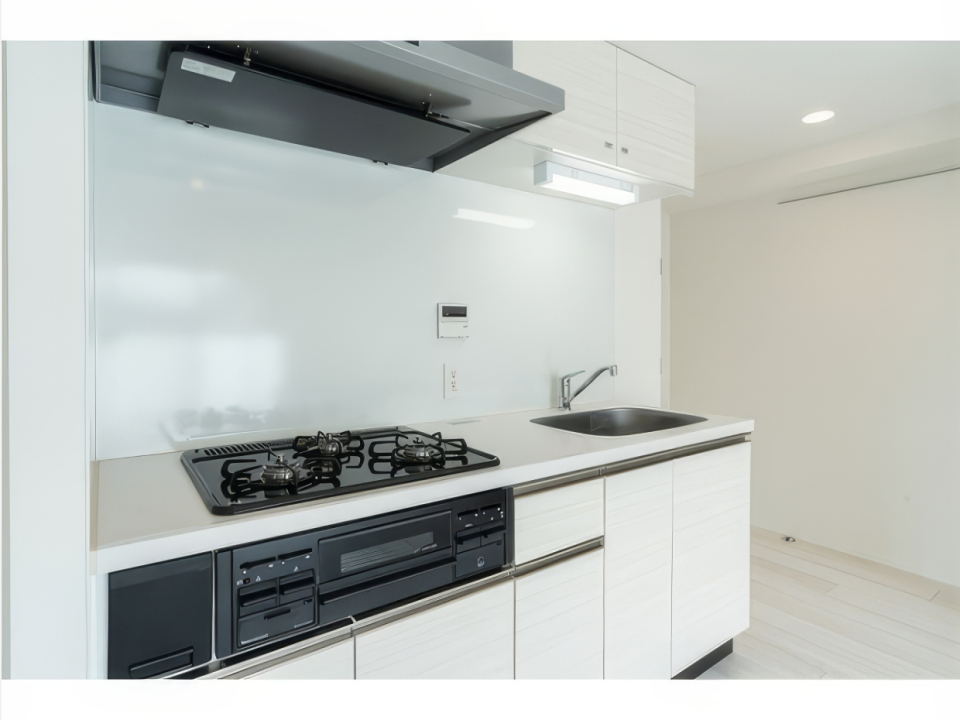 キッチンも白ベースで、お部屋の雰囲気を壊しません。