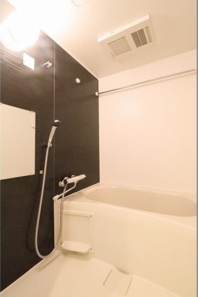 浴室乾燥機能付きのバスルーム