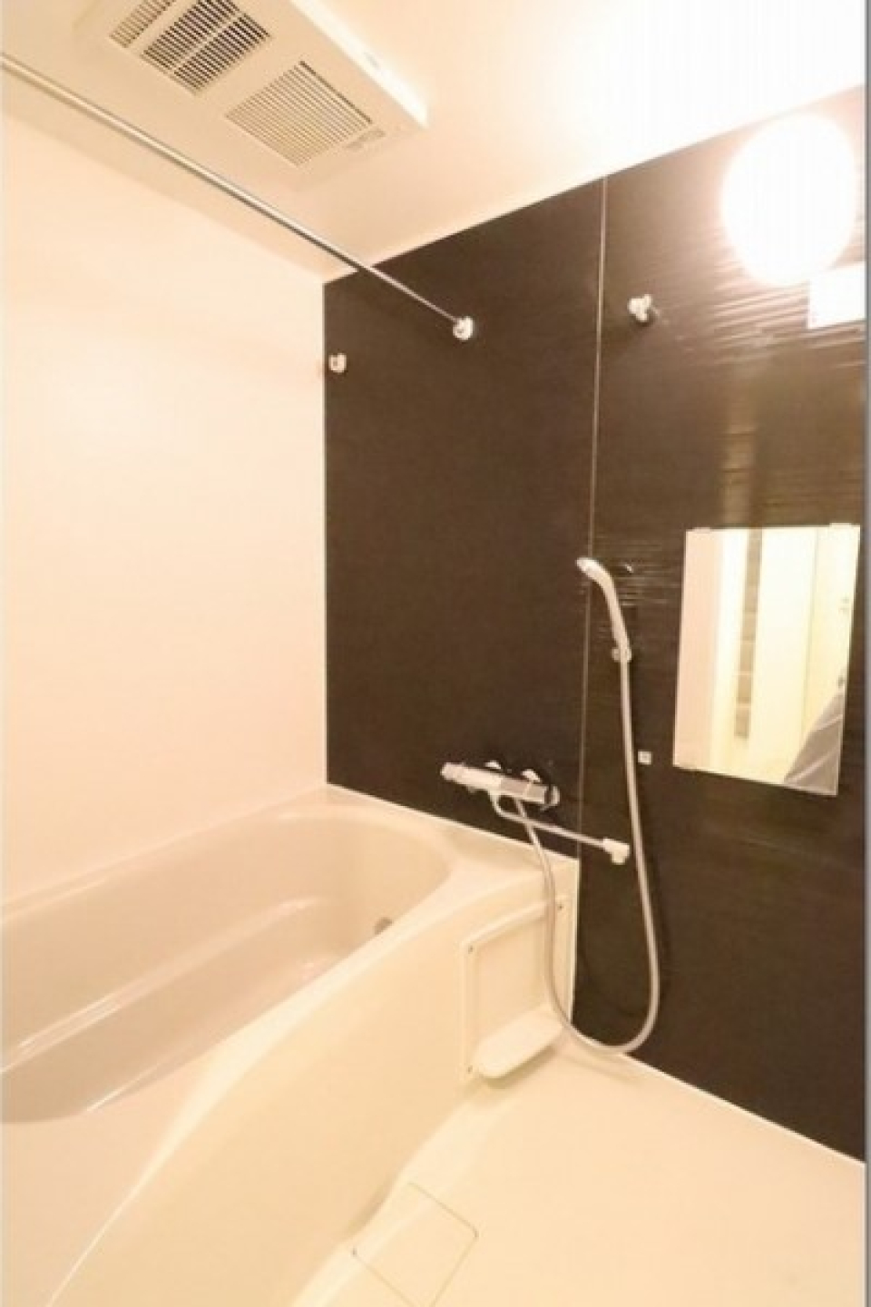 浴室乾燥機能付きのバスルーム