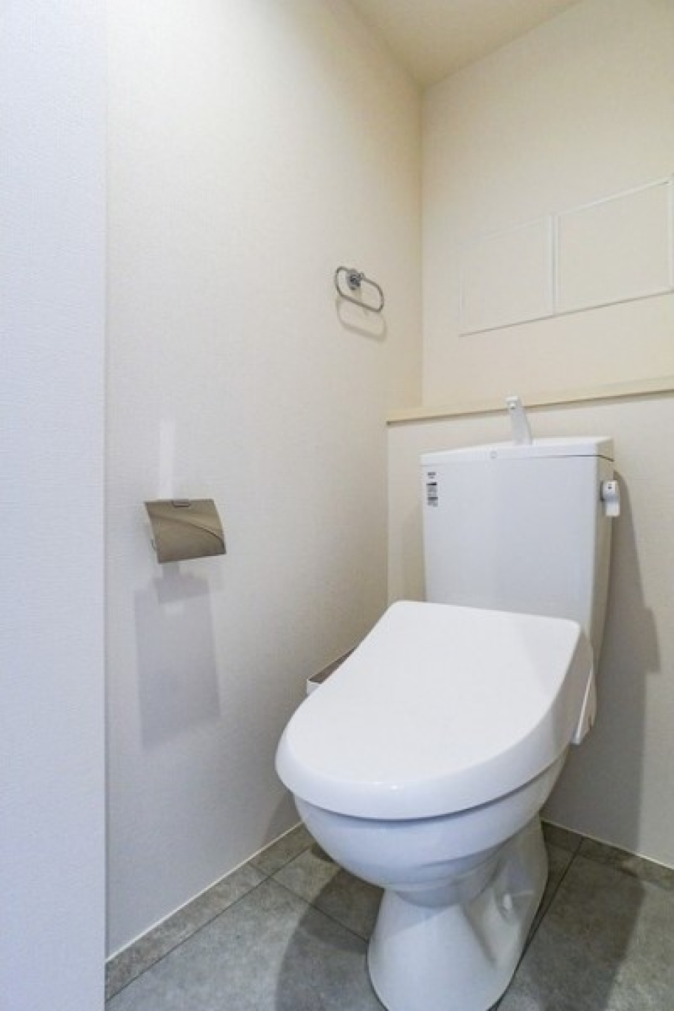 トイレがワンアップするのがホルダー類の素材感