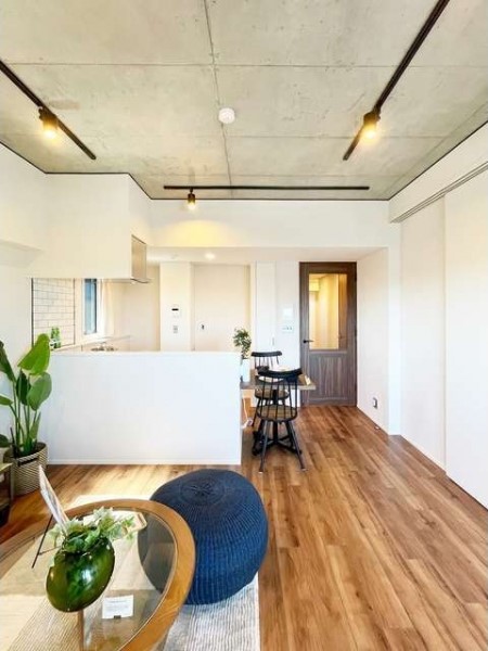 なんと&rdquo;あえての&rdquo;リノベっぽデザインの新築です