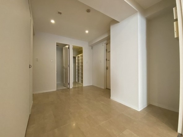 住宅の顔となる玄関はご覧の通りです