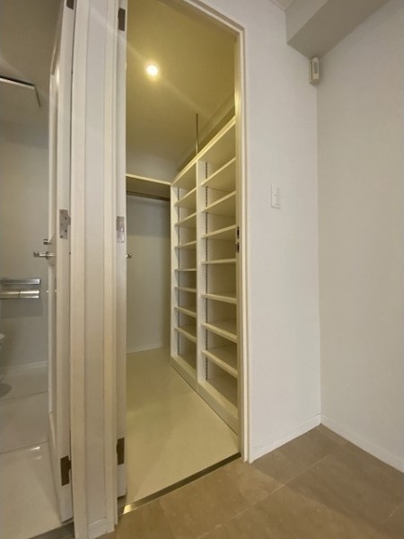 シューズインクローゼットの他、トランクルームも使えるとのこと