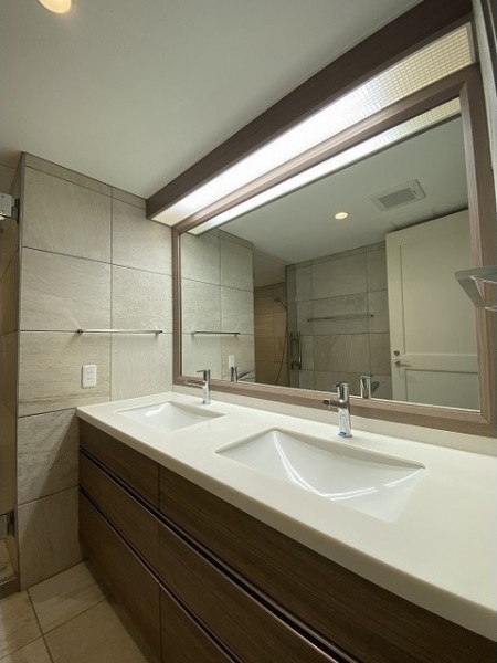 洗面化粧台は2ボウルです