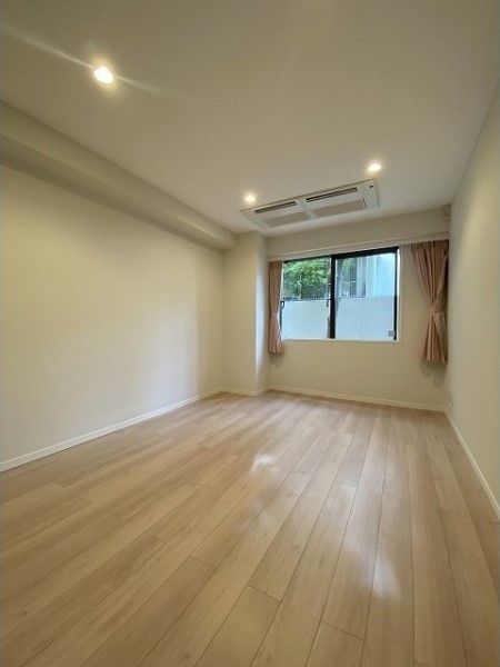 それぞれにクローゼット完備です