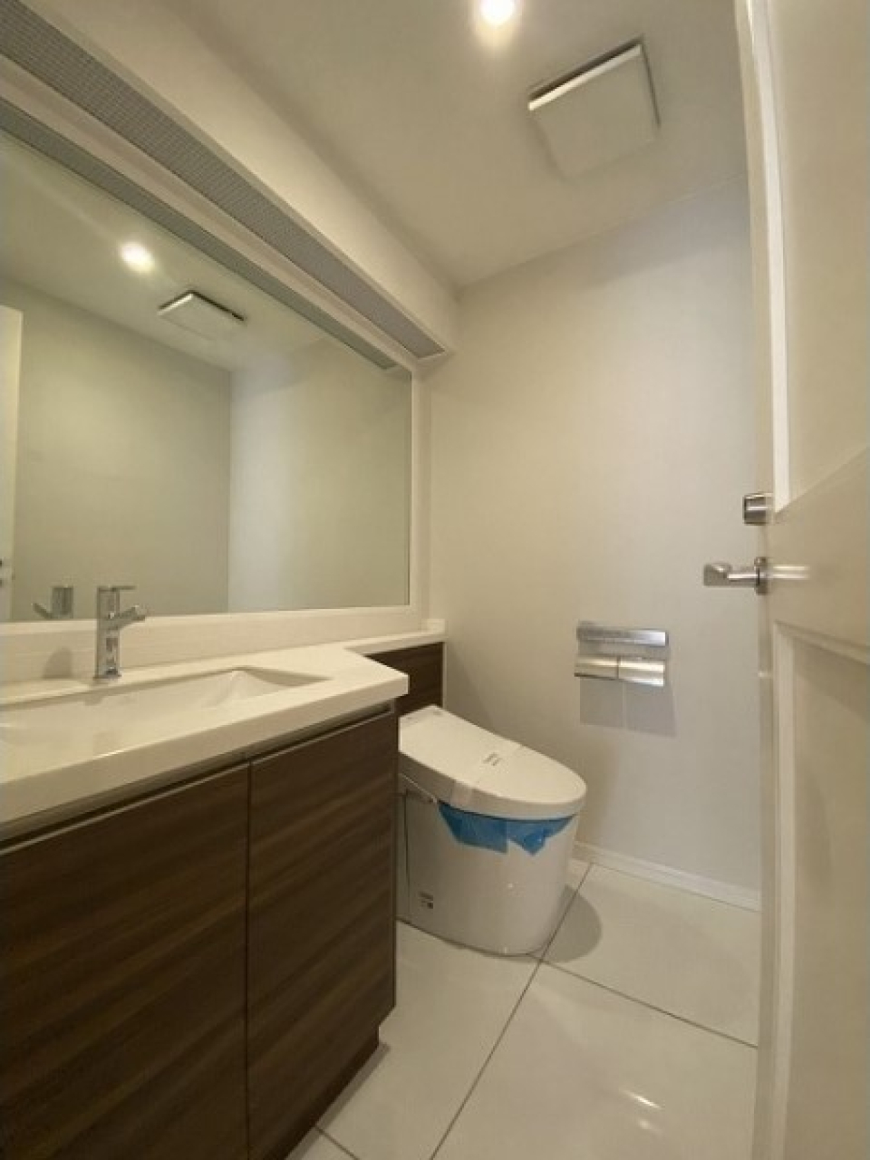 玄関からダイレクトインできるサニタリールーム