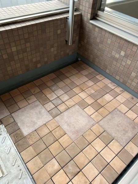 広いお部屋の割にバルコニーはコンパクトめ