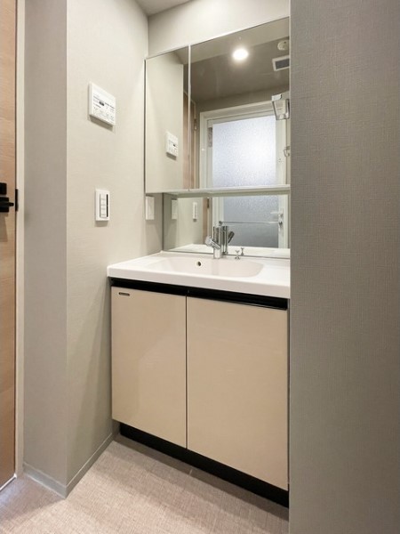 鏡が大きくて身支度しやすそう◎