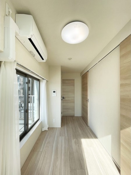 LDKは9.7帖/洋室は5.3帖です