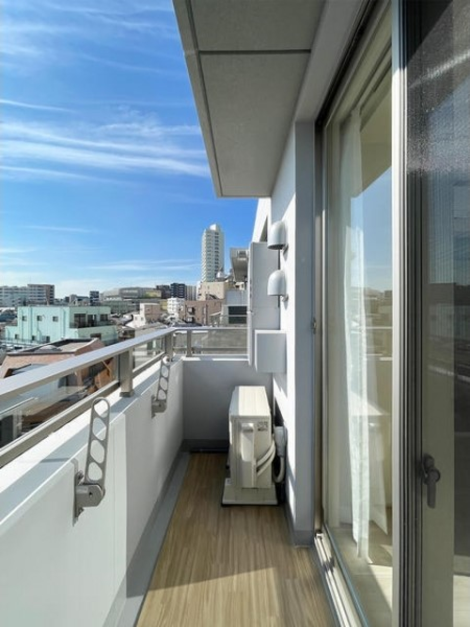 1階部分にはバルコニーもあります。