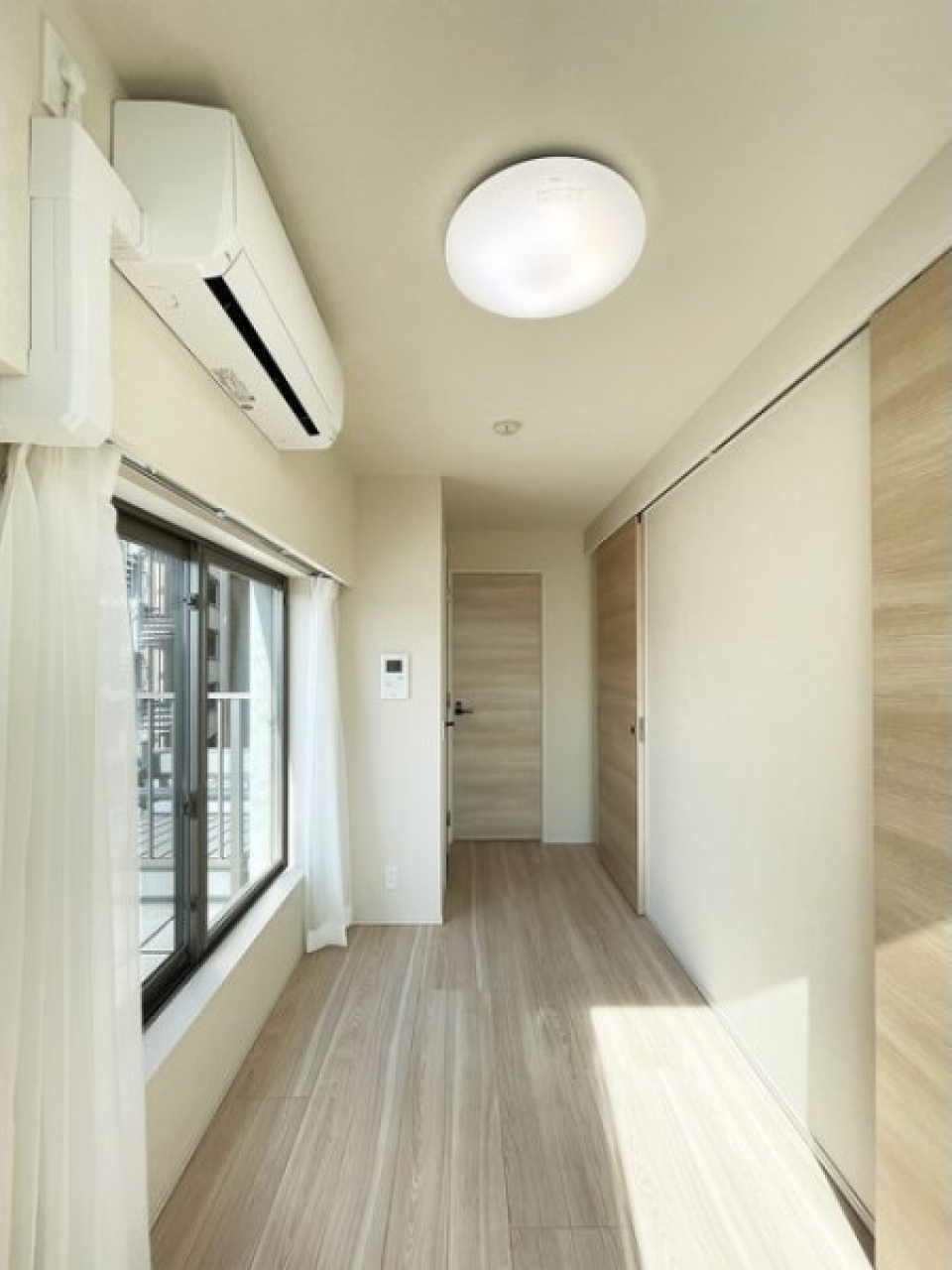 LDKは9.7帖/洋室は5.3帖です